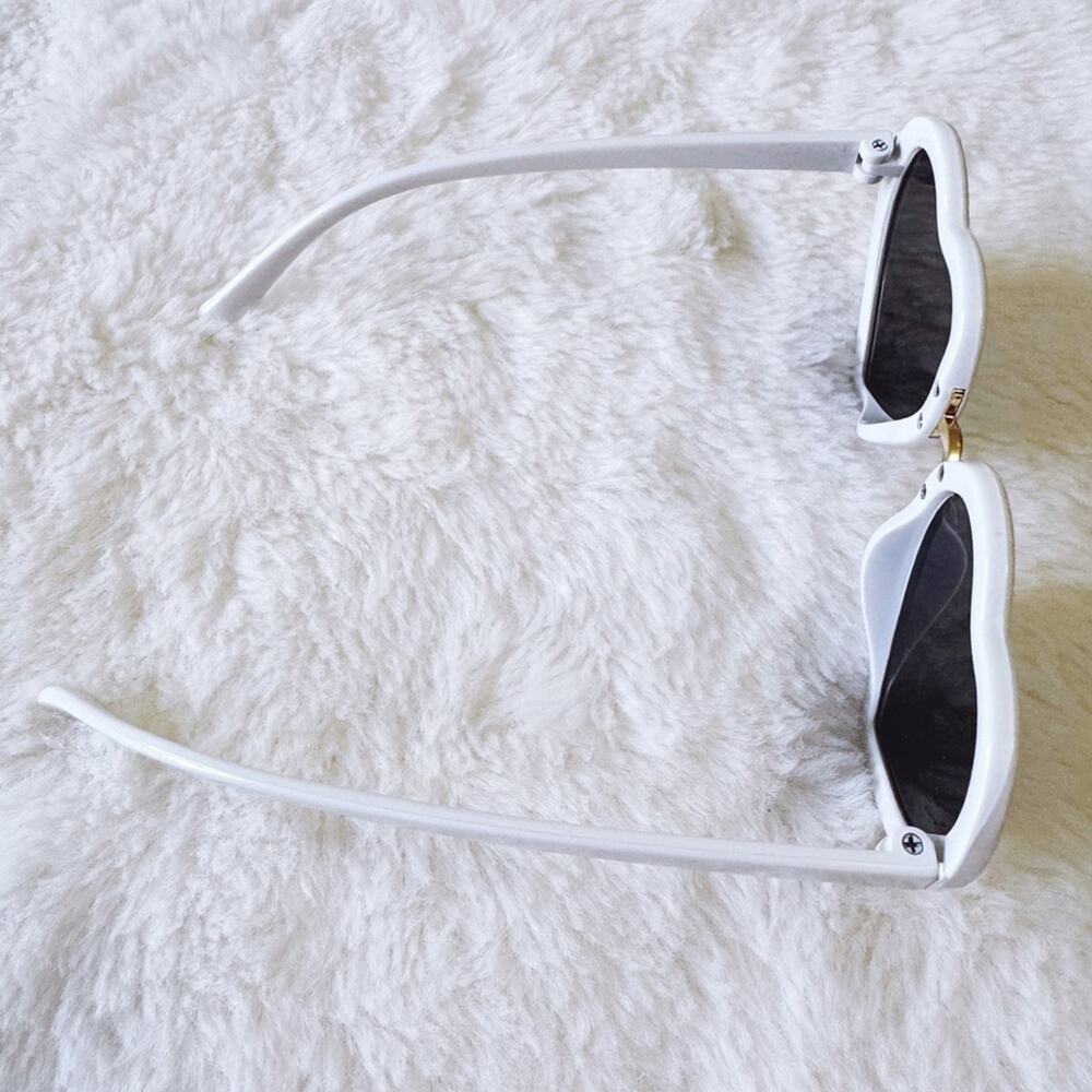Pixie White Girl Heart-shape Sunglasses - Picture 4 of 11